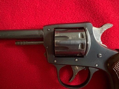 Harrington and Richardson Model 922 -- 5th Variation -- 9 Shot Revolver in 22 Caliber -- Great Condition - Image 4 of 12