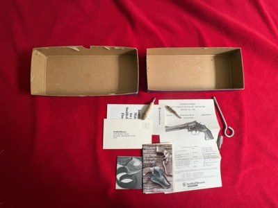 Smith Wesson 586 (no dash) Distinguished Combat Magnum with Factory Nickel Finish ** 4 inch barrel ** 357 Magnum - Image 10 of 10