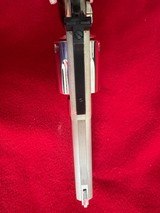 Smith Wesson 586 (no dash) Distinguished Combat Magnum with Factory Nickel Finish ** 4 inch barrel ** 357 Magnum - Image 6 of 10