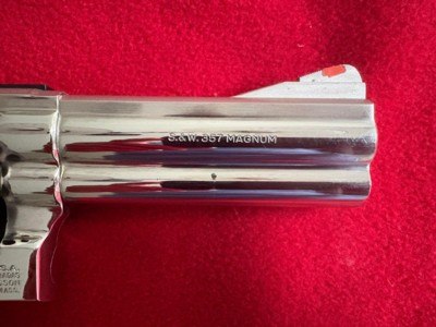 Smith Wesson 586 (no dash) Distinguished Combat Magnum with Factory Nickel Finish ** 4 inch barrel ** 357 Magnum - Image 3 of 10