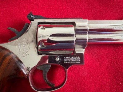 Smith Wesson 586 (no dash) Distinguished Combat Magnum with Factory Nickel Finish ** 4 inch barrel ** 357 Magnum - Image 2 of 10