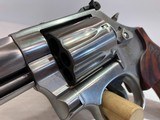 New Smith & Wesson Model 686 Plus Deluxe .357mag, 6" Barrel - 5 of 22