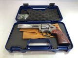 New Smith & Wesson Model 686 Plus Deluxe .357mag, 6" Barrel - 2 of 22