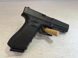 New Glock 17 Gen 4 9mm, 4.5" Barrel - 8 of 23