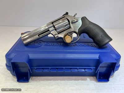 New Smith & Wesson 686 Plus .357mag, 4.12