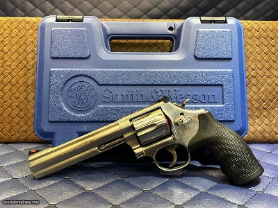 New Smith & Wesson 686-6 .357 Magnum