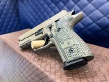 Very Good Sig P229 .40sw, 3.9