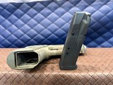 Very Good Sig P229 .40sw, 3.9