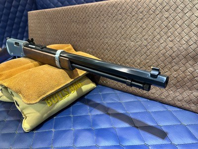 Light Handling Marks Henry Evil Roy .22lr, 17