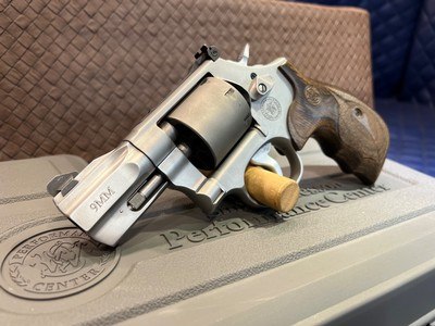 Very Good Smith & Wesson 986 9mm, 2.5