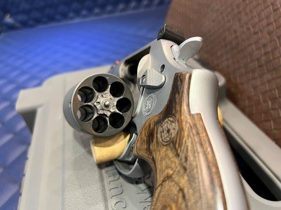 Very Good Smith & Wesson 986 9mm, 2.5
