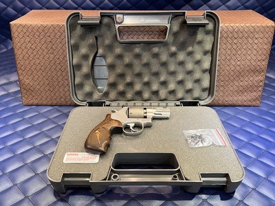 Very Good Smith & Wesson 986 9mm, 2.5