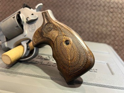 Very Good Smith & Wesson 986 9mm, 2.5