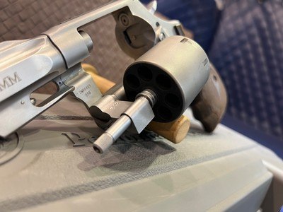 Very Good Smith & Wesson 986 9mm, 2.5