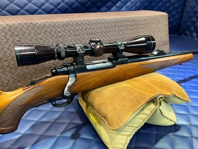 Good Condition Ruger M77 .284win, 22