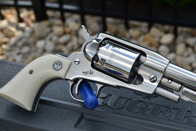 Nice Fixed Sight Ruger Old Army Black Powder 45, Gloss Stainless, Box, Paperwork - Image 2 of 11