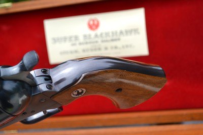 Early, 1960 (2nd Year) Ruger Super Blackhawk 44 Mag w/ Mahogany Case - Nice - Image 14 of 15