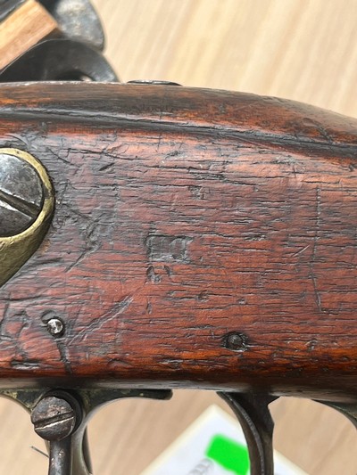 SCARCE LATE ALTERED INDIA PATTERN MUSKET, FOR USE BY COAST GUARD OR CUSTOMS / EXCISE UNITS. - Image 7 of 15