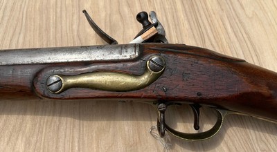 SCARCE LATE ALTERED INDIA PATTERN MUSKET, FOR USE BY COAST GUARD OR CUSTOMS / EXCISE UNITS. - Image 5 of 15
