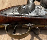 SCARCE LATE ALTERED INDIA PATTERN MUSKET, FOR USE BY COAST GUARD OR CUSTOMS / EXCISE UNITS. - Image 2 of 15