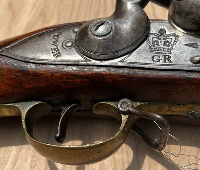 SCARCE LATE ALTERED INDIA PATTERN MUSKET, FOR USE BY COAST GUARD OR CUSTOMS / EXCISE UNITS. - Image 2 of 15