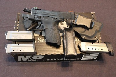 Smith & Wesson M&P 40 Shield - Performance Center