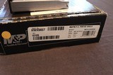 Smith & Wesson M&P 40 Shield - Performance Center - 5 of 5