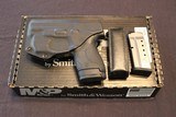 Smith & Wesson M&P 40 Shield - Performance Center - 4 of 5