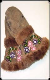  Cree Beaded Mittens ~ Size 9 or Medium - 1 of 3