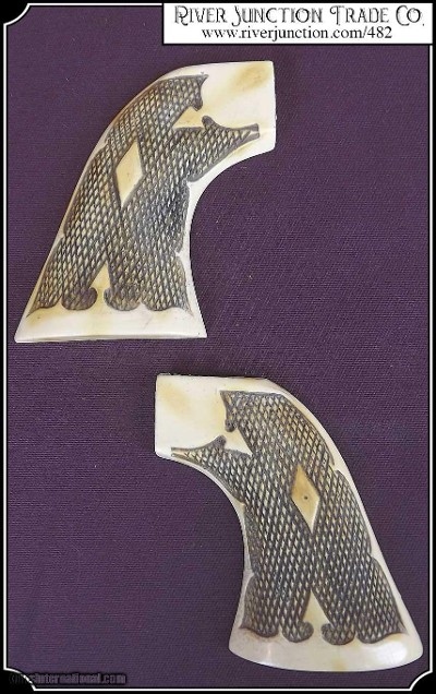 Ruger - Fleur de Lys checkered grip - Antique Ivory color