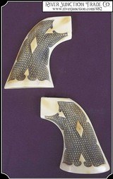 Ruger - Fleur de Lys checkered grip - Antique Ivory color