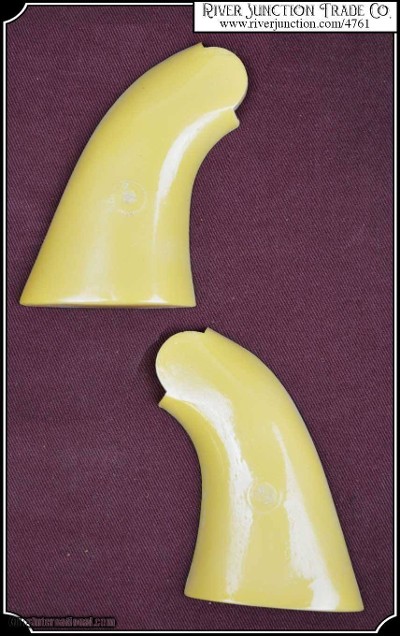 858 Remington - Plain John Wayne Yellow grip