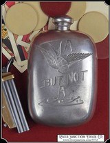 Engraved whiskey flask, With a motto - 1 of 6