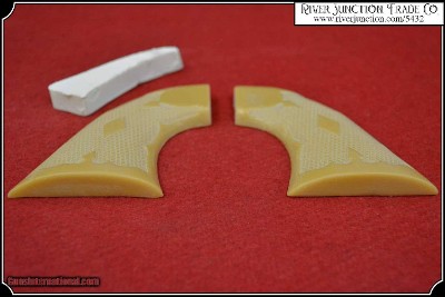 Colt SA Fleur de Lys Checker Grips - Image 3 of 5