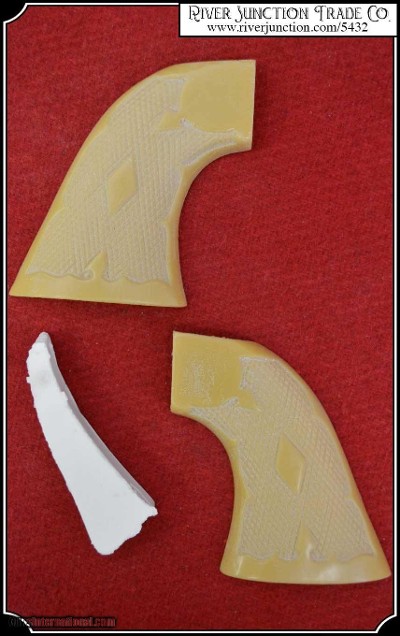 Colt SA Fleur de Lys Checker Grips