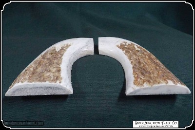 New Vaquero Ruger Grips Elk With Bark RJT# 7196 - Image 5 of 7