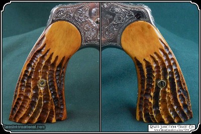 Jigged Elk Grips for the Colt Python RJT# 7266 - Image 4 of 6