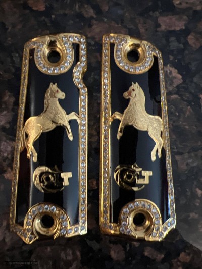 Grip for 1911 guns and colt guns