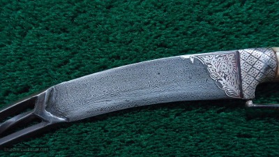 METAL ELEPHANT HEAD AND BONE HANDLE INDO PERSIAN MOGHAL DAGGER - Image 11 of 12