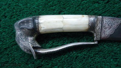 METAL ELEPHANT HEAD AND BONE HANDLE INDO PERSIAN MOGHAL DAGGER - Image 6 of 12