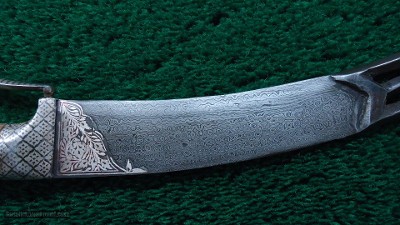 METAL ELEPHANT HEAD AND BONE HANDLE INDO PERSIAN MOGHAL DAGGER - Image 9 of 12