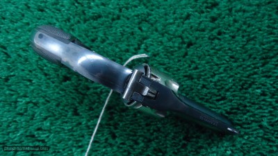 HARRINGTON & RICHARDSON HAMMERLESS BICYCLE FIRST MODEL TOP BREAK REVOLVER IN 32 S&W (black powder) - Image 3 of 9