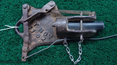 VERY INTERESTING CAST IRON TRAP GUN - Image 3 of 12
