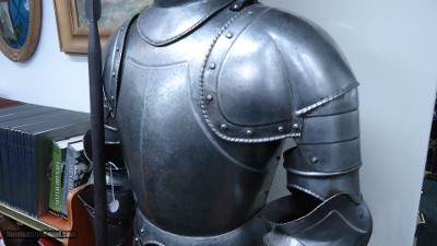 VICTORIAN ERA SUIT OF ARMOR - Image 5 of 8