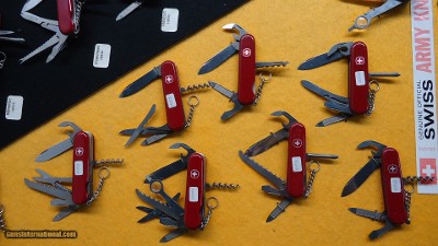 VERY INTERESTING AND UNIQUE FACTORY DISPLAY BOARD WITH 27 SWISS ARMY KNIVES - Image 4 of 7