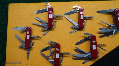 VERY INTERESTING AND UNIQUE FACTORY DISPLAY BOARD WITH 27 SWISS ARMY KNIVES - Image 5 of 7