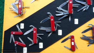 VERY INTERESTING AND UNIQUE FACTORY DISPLAY BOARD WITH 27 SWISS ARMY KNIVES - Image 3 of 7