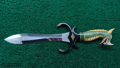 FANTASTIC DRAGON KNIFE BY RAYMOND BEERS