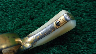 VERY ATTRACTIVE GOLD PLATED ENGRAVED SMITH & WESSON 32 DA 1ST MODEL HAND EJECT REVOLVER - Image 16 of 17