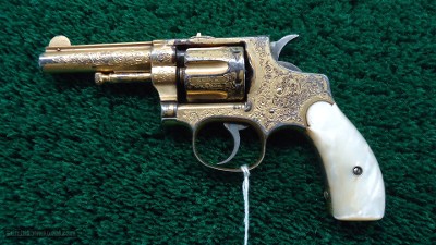 VERY ATTRACTIVE GOLD PLATED ENGRAVED SMITH & WESSON 32 DA 1ST MODEL HAND EJECT REVOLVER - Image 2 of 17